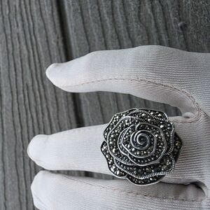 Elegant Silver Rose Ring